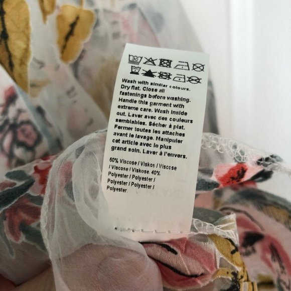 ❌️SOLD ❌️ River Island Sheer Puff Sleeve Floral Top - Picture 4 of 9